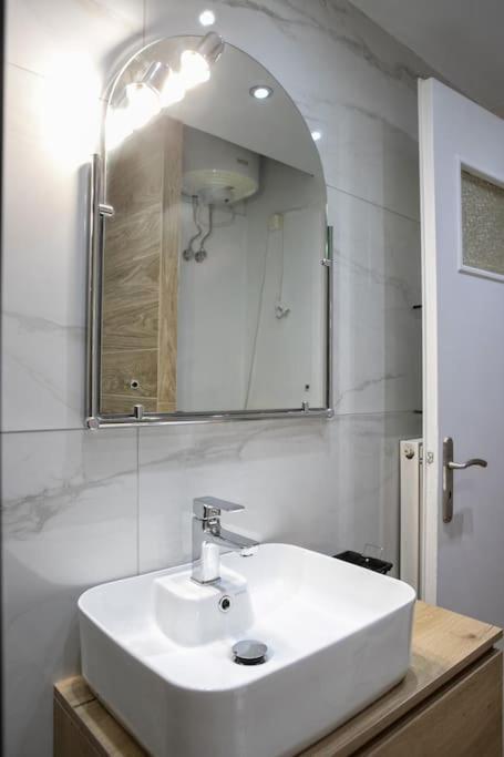 Stylish And Comfortable Apartment 雅典 外观 照片
